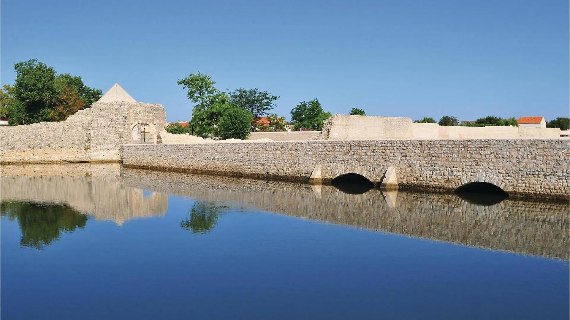 1 Bedroom Gorgeous Apartment In Nin